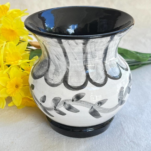 Black and White Pottery Vase with Daisies & Stripes - Picture 4 of 10